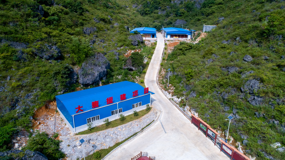 PG试玩援建的七百弄鸡种鸡育种场--黄嘉标摄1.jpg