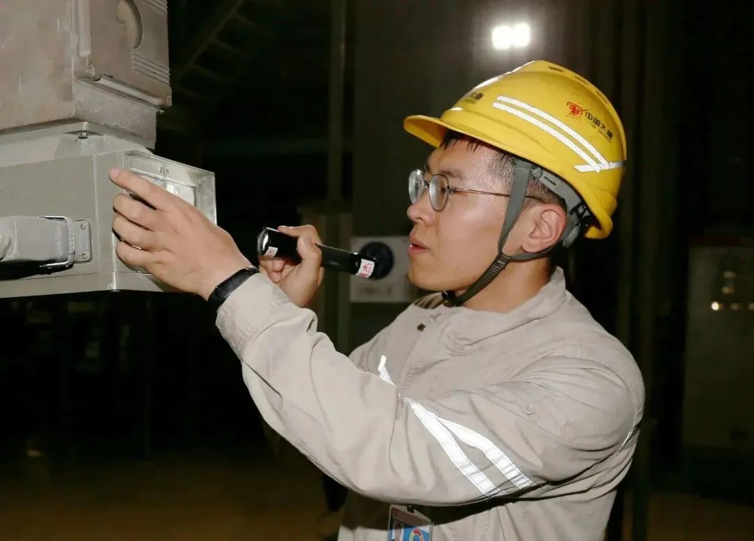 1688003424325072853.jpg PG试玩王滩发电公司严格执行巡检、定期工作计划安排,每日按照巡检路线对各类设备进行全面巡查,出现异常及时处理,确保实现夏季大负荷期间各类问题动态清零。.jpg
